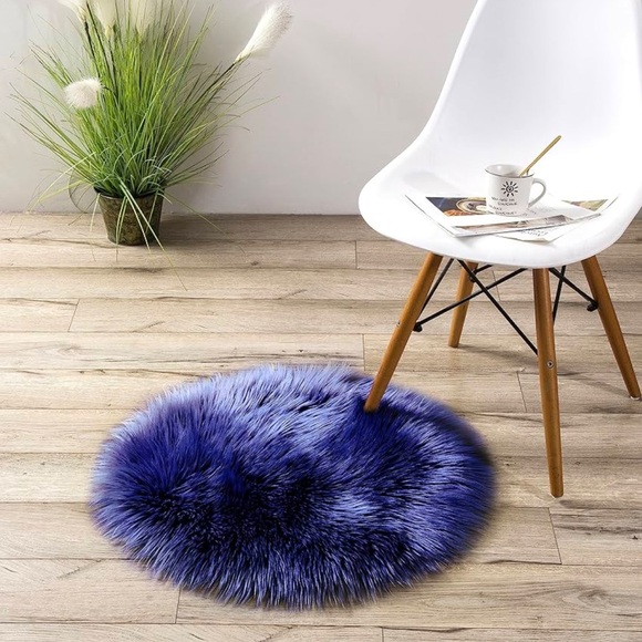 Navy Blue faux fur round rug - Picture 4 of 5